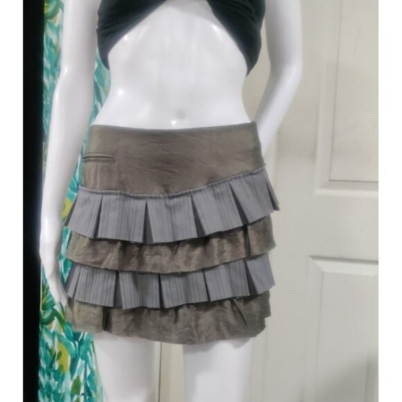 Bebe Punk Twee Metallic Gray Tiered Pleated Mini Skirt With Side 6 - Picture 4 of 9